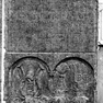 Wappengrabplatte für Anna von Losnitz, geb. Überacker, an der Südwand im vierten Joch von Westen. Rotmarmor.