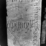 Grabplatte des Kanonikers Berzo sowie des Wilhelm(?) und des Vikars Johann Streyff 