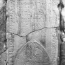 Grabplatte Goeslin gen. Schultheiß, Zweitverwendung 15. Jh., Drittverwendung für Johannes Giltz; Zustand um 1970 (Stadtarchiv Pforzheim S1-15-001-11-001)
