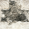 Bild zur Katalognummer 320: Fragment des Grabkreuz für Catharina Rühl (Ruel), eingelassen in Wand