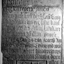 Fragment einer Grabplatte mit dem Rest der Grabinschrift für eine unbekannte Person, wohl den ersten Ehemann der Magdalena Hinterreiter (Nr. 499 I), den Grabinschriften für Magdalena Hinterreiter (Nr. 499 II) und Martha Hinterreiter ( Nr. 599), beide Ehef