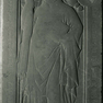 Grabplatte des Bischofs Friedrich III. von Plankenfels aus rotem Marmor.