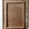 Bibelzitat und Grabinschrift im gerahmten Mittelfeld des Epitaphs von Philipp Walter.