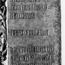 Wappengrabplatte für den Bürgermeister Sigmund Steinhauf (I) und seine Ehefrau Barbara (II), im nördlichen Seitenschiff an der Nordwand, fünfte von Westen. Rotmarmor.
