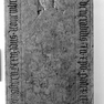 Sterbeinschrift für Abt Wolfgang auf einer figuralen Grabplatte